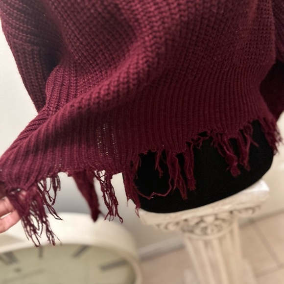 Coco & Jameson red sweater maroon Small raw fringe edge #3👠 - Picture 6 of 7